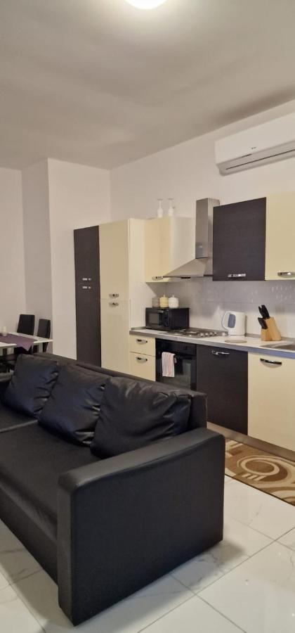 Central Rocky Beach Apartment *